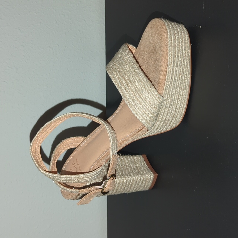 NWT Sandals